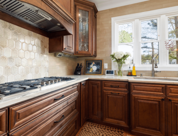 Pintu Dapur dengan Gaya Kayu Rustik